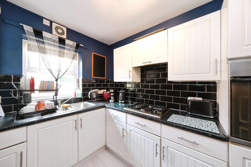 House in Nottingham, Nottinghamshire - More