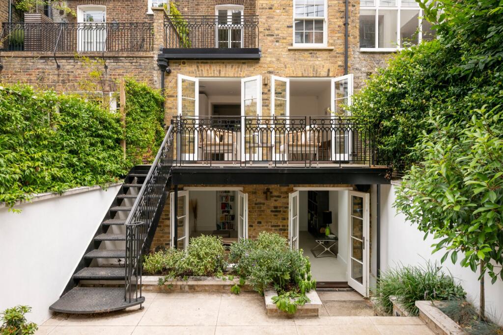 House in London - View 2