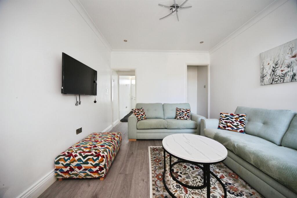 Warwick Road West, Luton - View 4