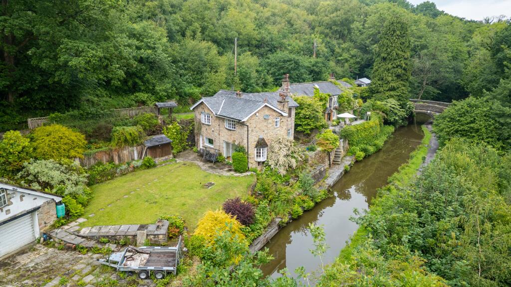 3-bed detached on Club Cottage, Hollinwood Lane, Marple, £700,000