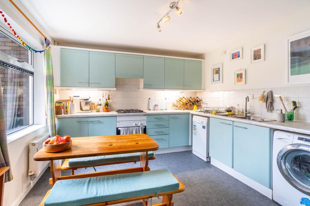 Apartment in Cambridge, Chesterton - View 3