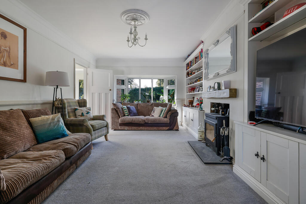 House in Reigate and Banstead, Horley - View 4