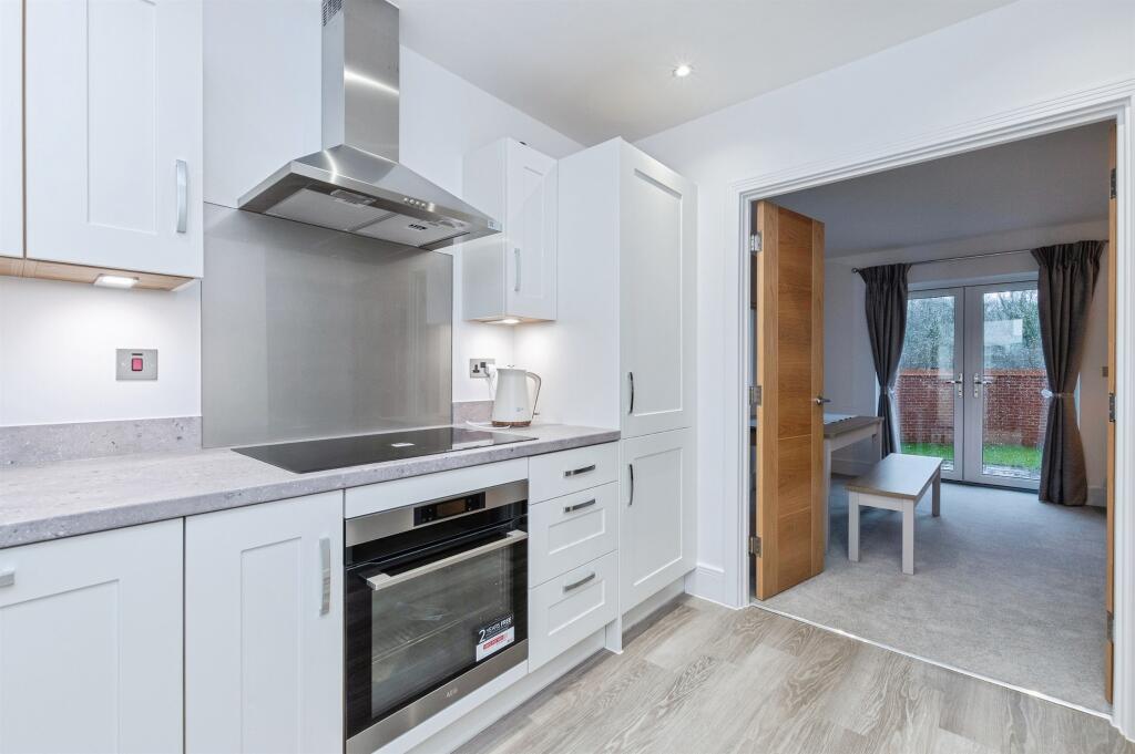 Edmondsham Road, Verwood photo 4