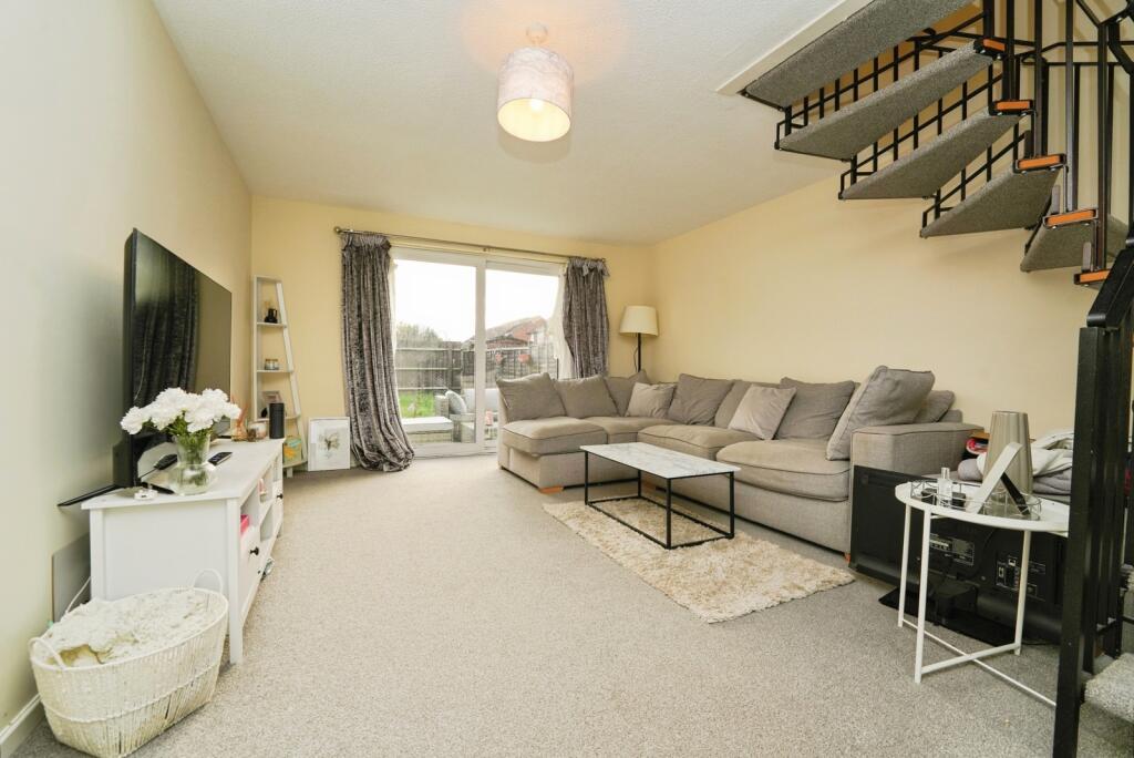 St. Michaels Close, Evesham, Worcestershire, WR11 photo 3