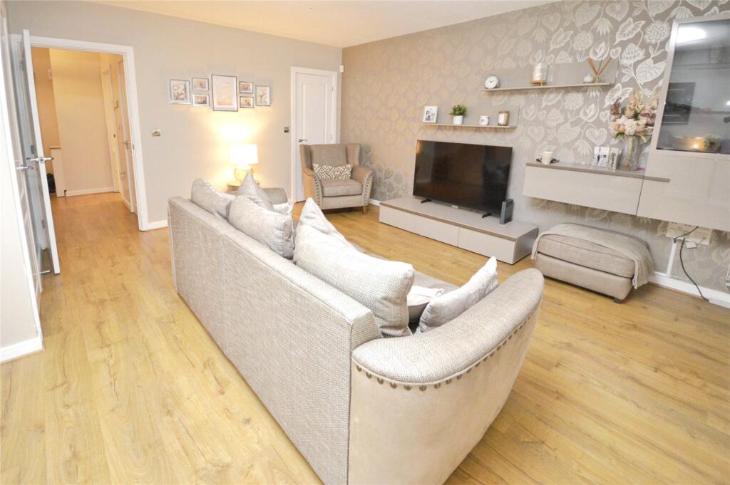 Paddock Drive, Hoo, Rochester, Kent, ME3 photo 3
