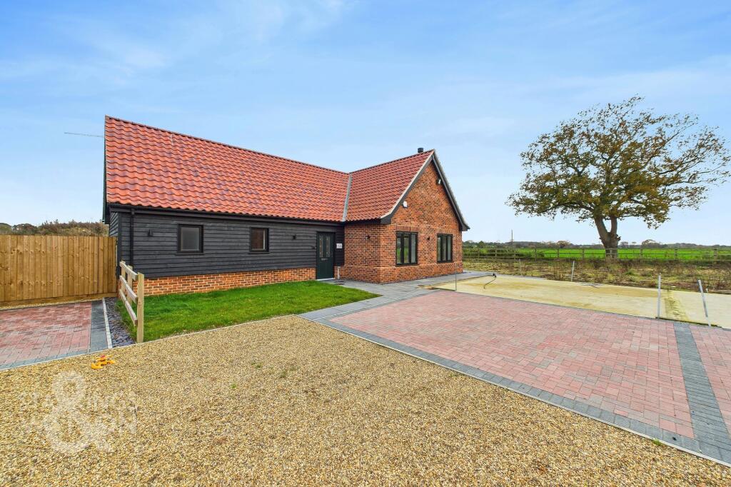4-bed house on Mitchells Yard, Mill Road, Winfarthing, Diss, £500,000