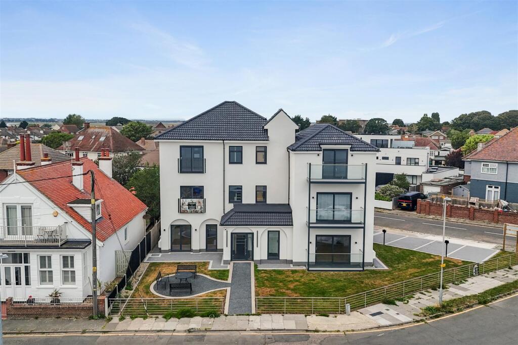 Main image of property: Cliff Parade, Walton On The Naze