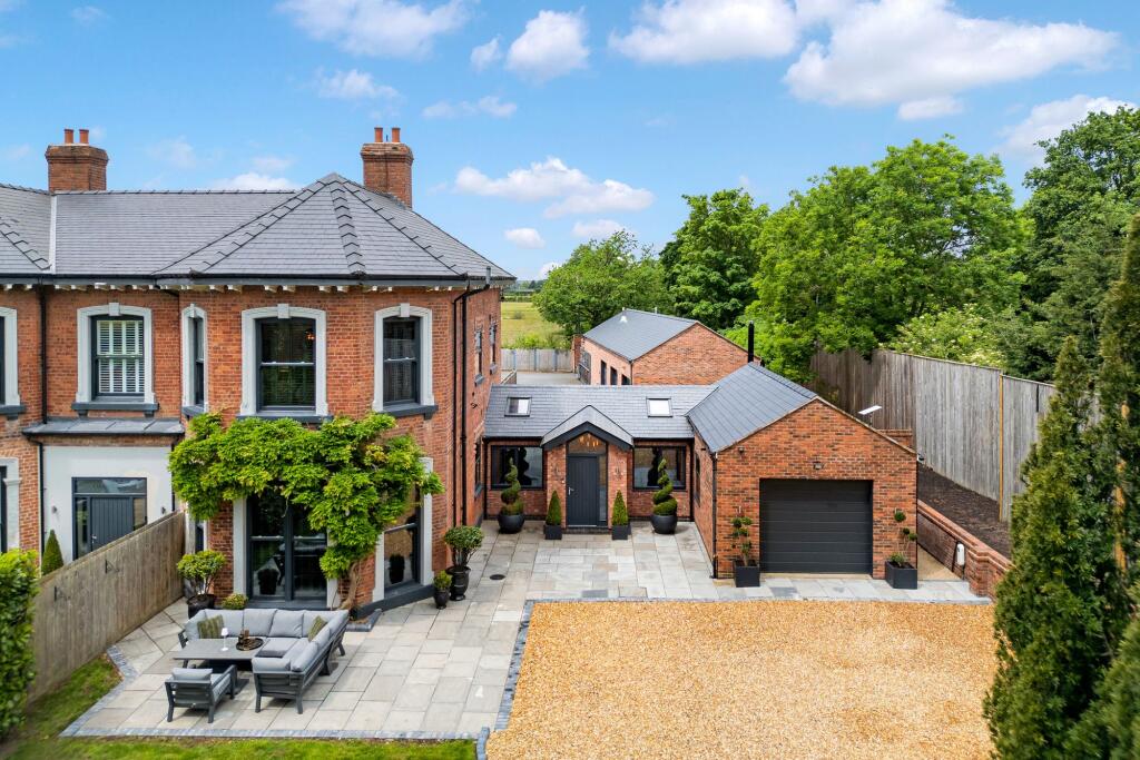 Main image of property: Wisteria Lodge, Abbeyfield Gardens, Holme Street, Tarvin, Chester, CH3 8ES