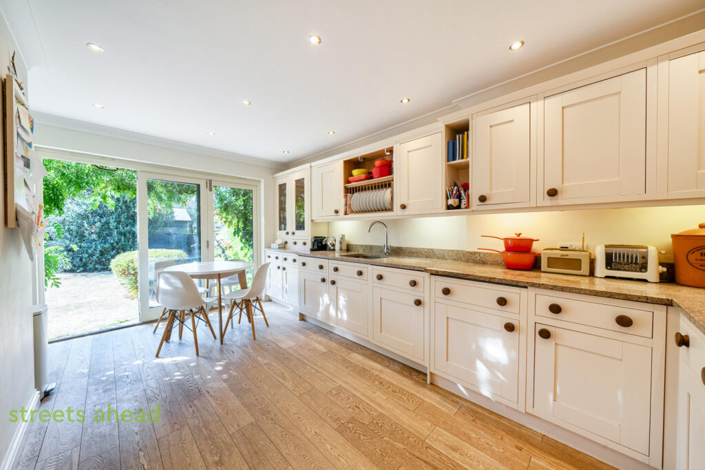 House in Croydon - View 2
