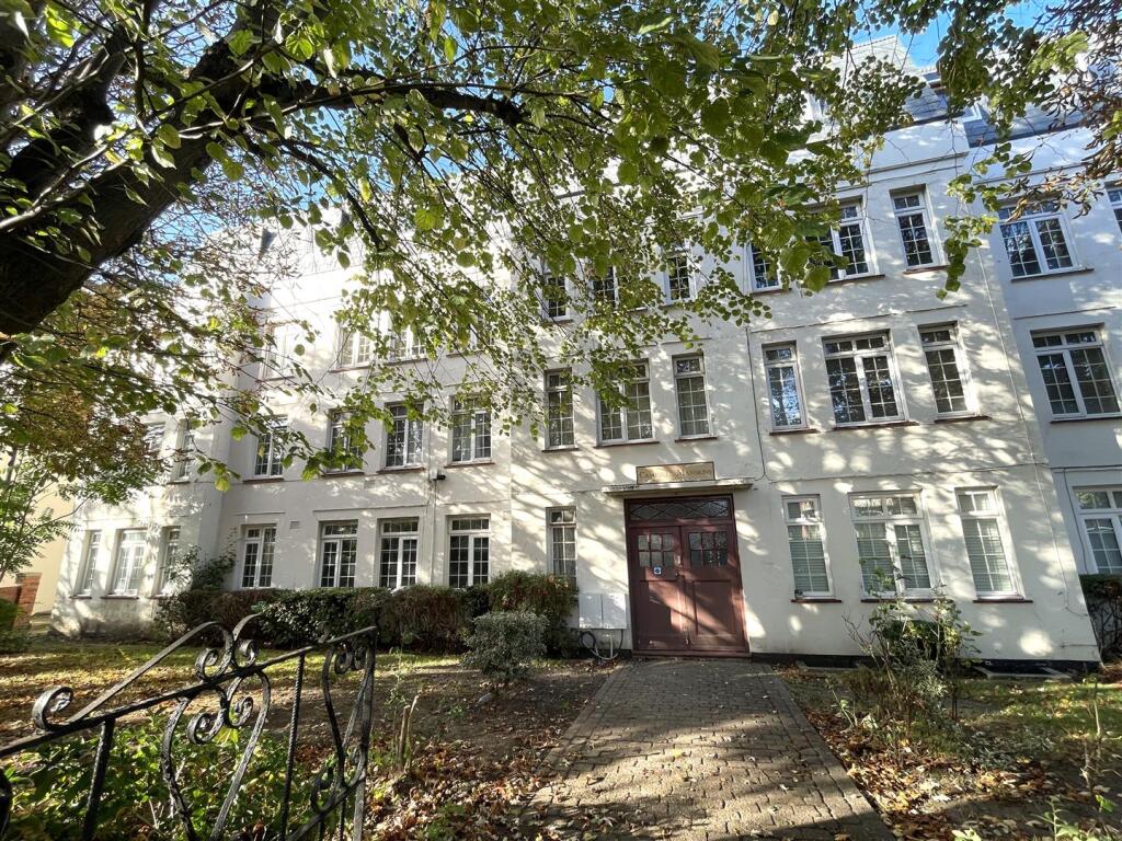 2-bed flat on Campbell Road, Southsea, Portsmouth, £180,000