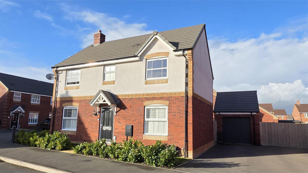 3-bed detached on Squadron Avenue, Southam, CV47, £400,000