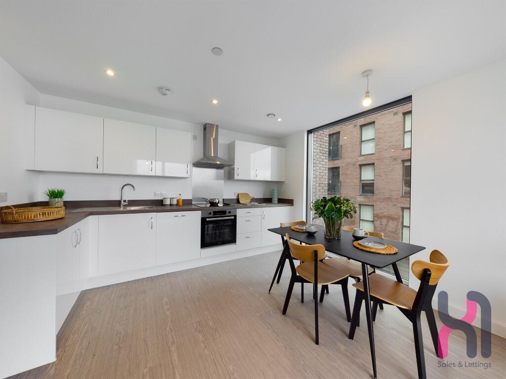 3-bed flat on Manchester, Greater Manchester, M5, £364,996