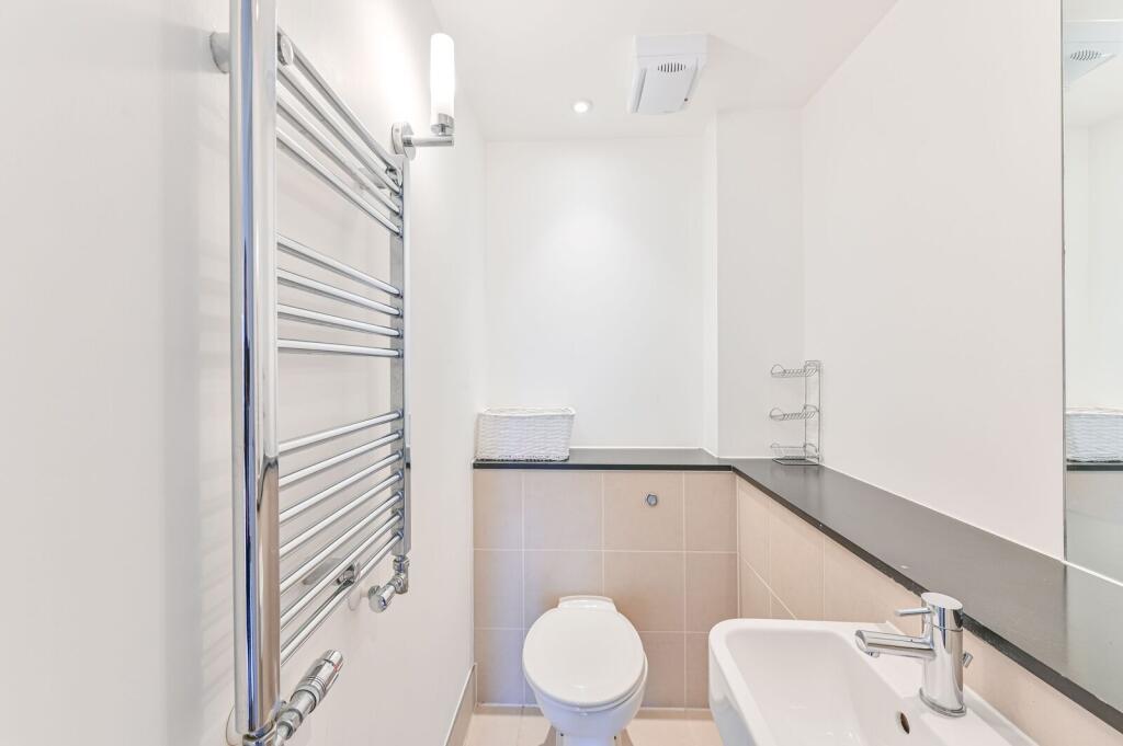 3-bed flat on Building 22, Woolwich Riverside, London, SE18, £550,000
