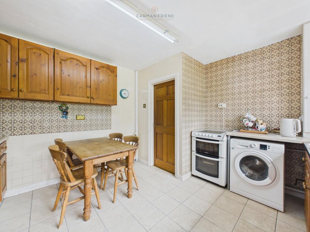House in Upton - View 5