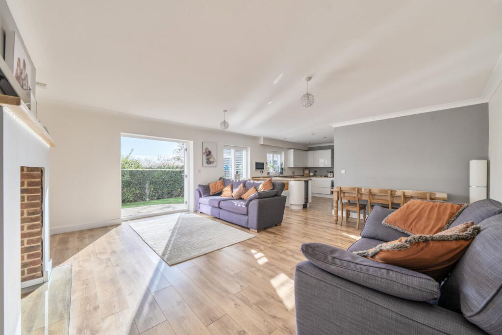 House in Eastleigh, Fair Oak and Horton Heath - View 3