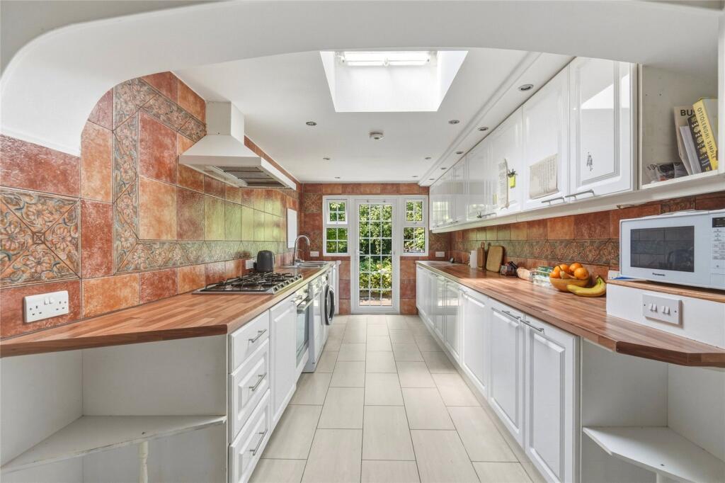 Westfield, Loughton, Essex, IG10 photo 2