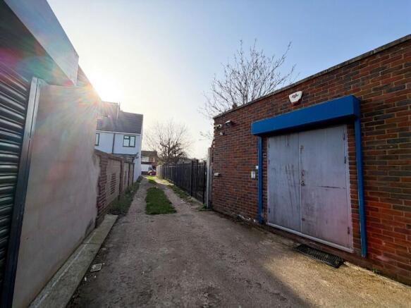 Hatch Ln E4