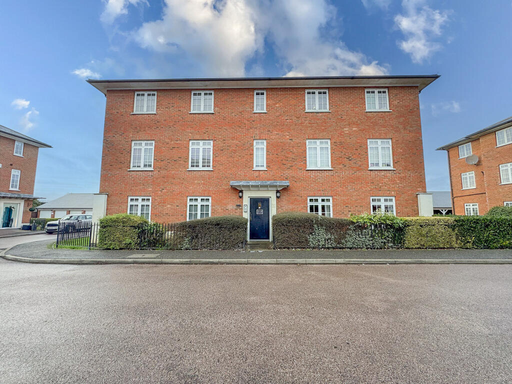 Main image of property: Kelso Close, Rayleigh, SS6 9