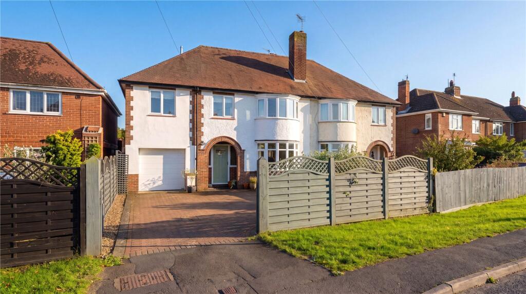 3-bed semi-detached on Grantham Road, Sleaford, Lincolnshire, NG34, £350,000