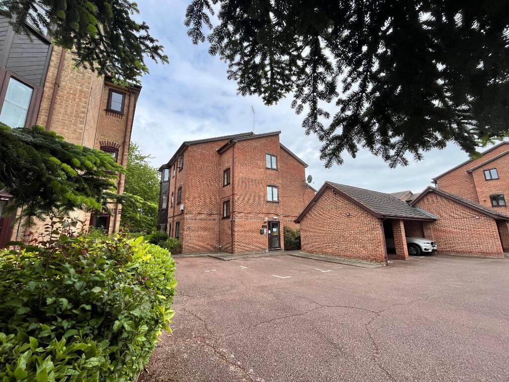 Main image of property: Poets Chase, Aylesbury, Buckinghamshire, HP21