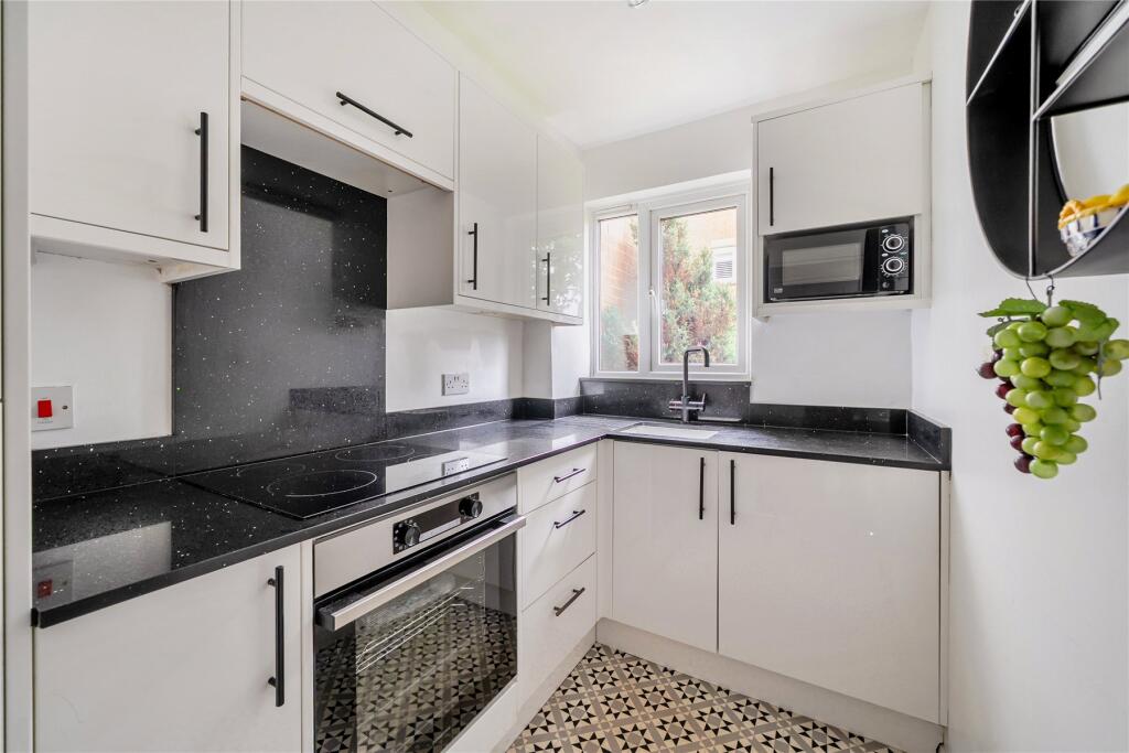 Apartment in London - View 5