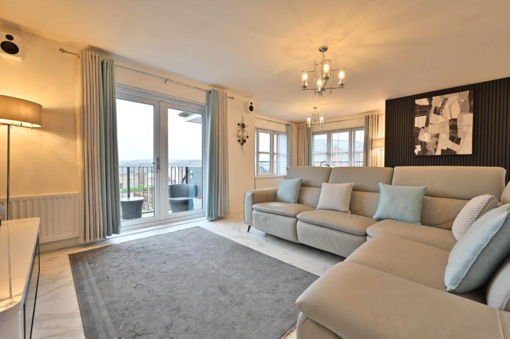 Cedarwood Gardens, Bishopton photo 2