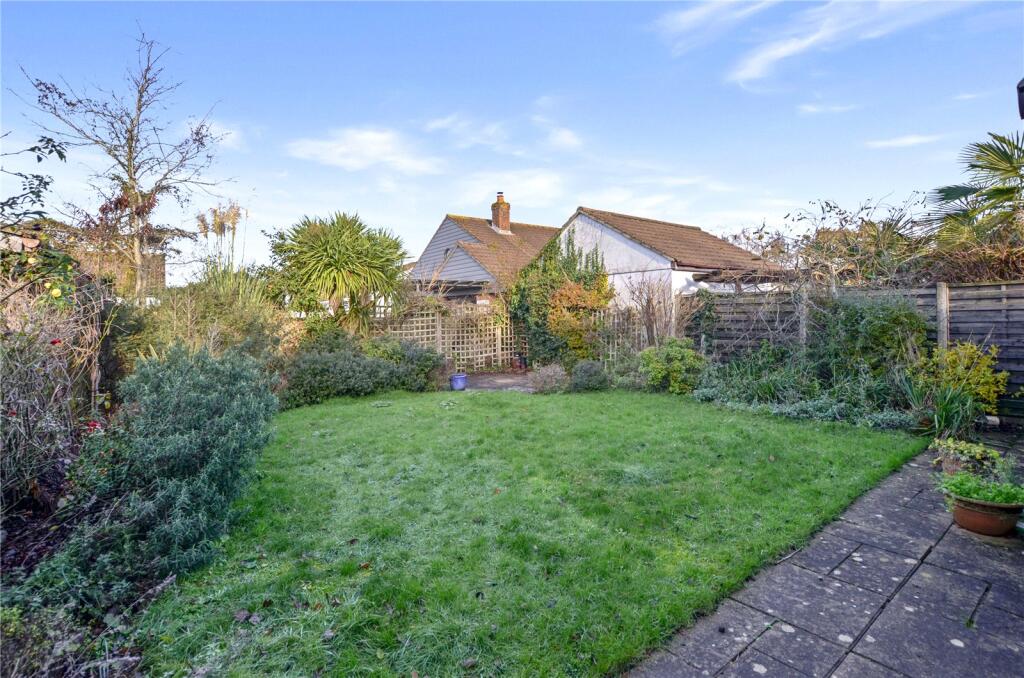 Greensome Drive, Ferndown, Dorset, BH22 photo 4
