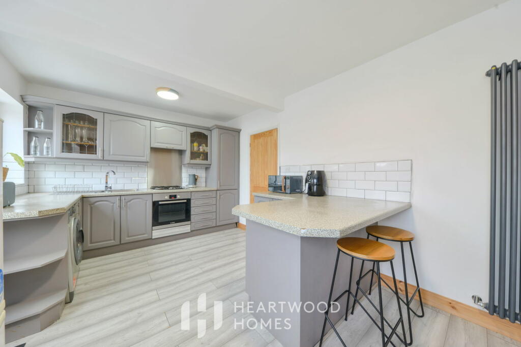 3-bed semi-detached on Kings Road, London Colney, St. Albans, AL2 1ER, £620,000