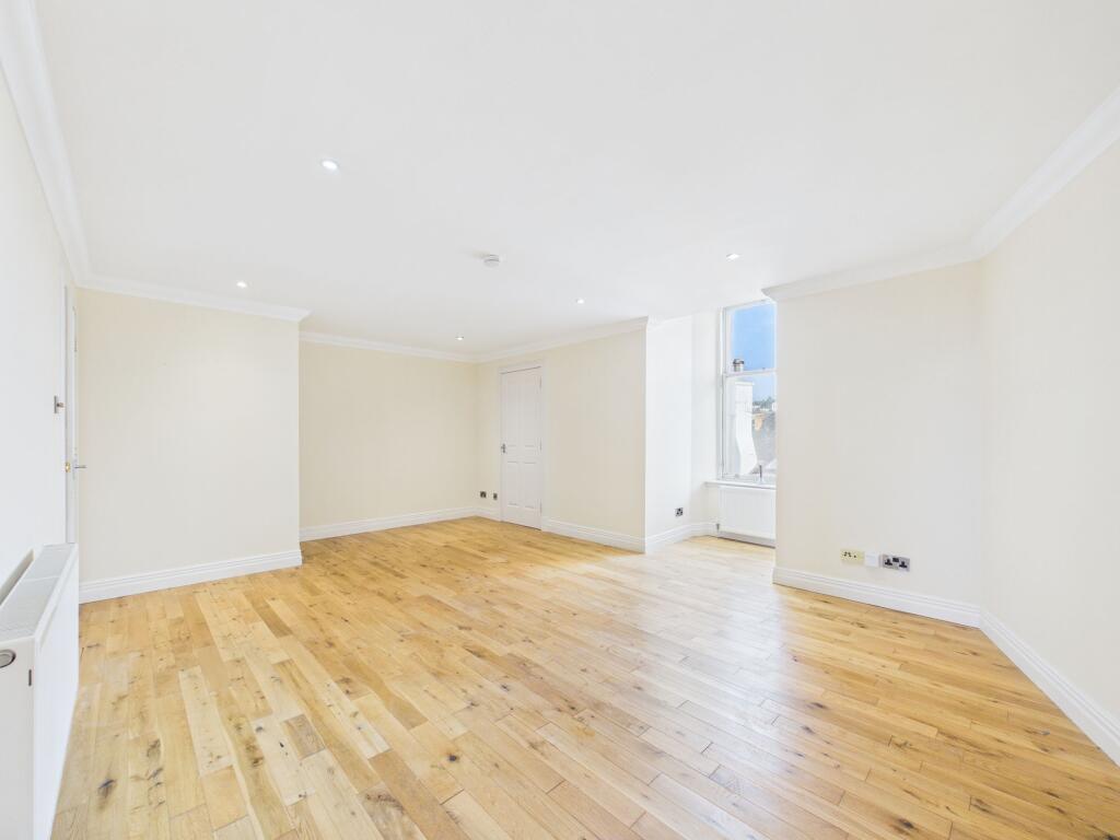 1 Castlegate, Lanark, ML11 photo 3