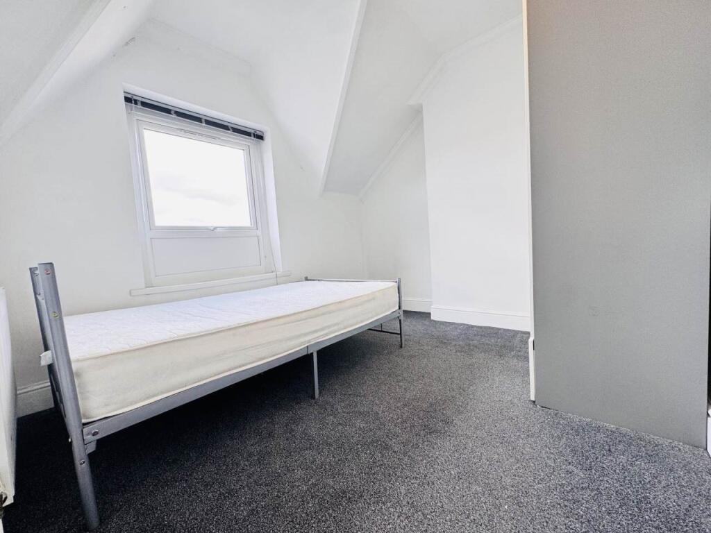 Apartment in Cardiff, Roath - View 5