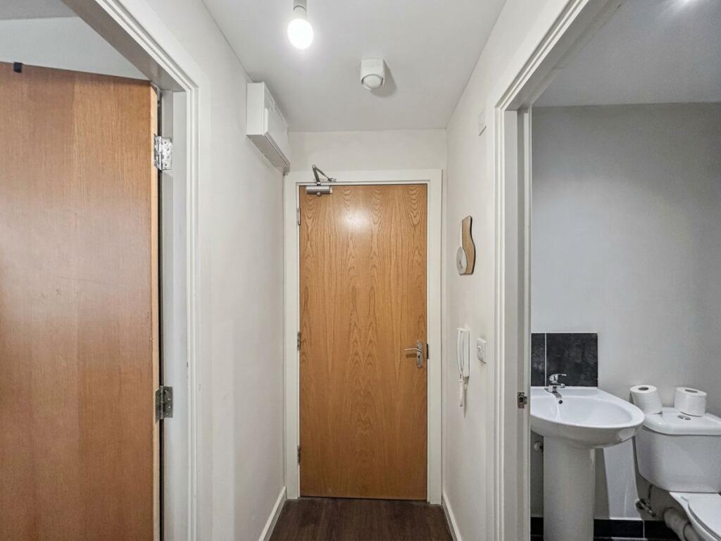 Apartment in Trafford, Broadheath - View 5