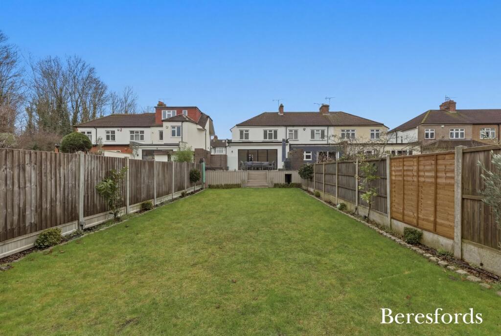 Meadowside Road, Upminster, RM14 photo 2