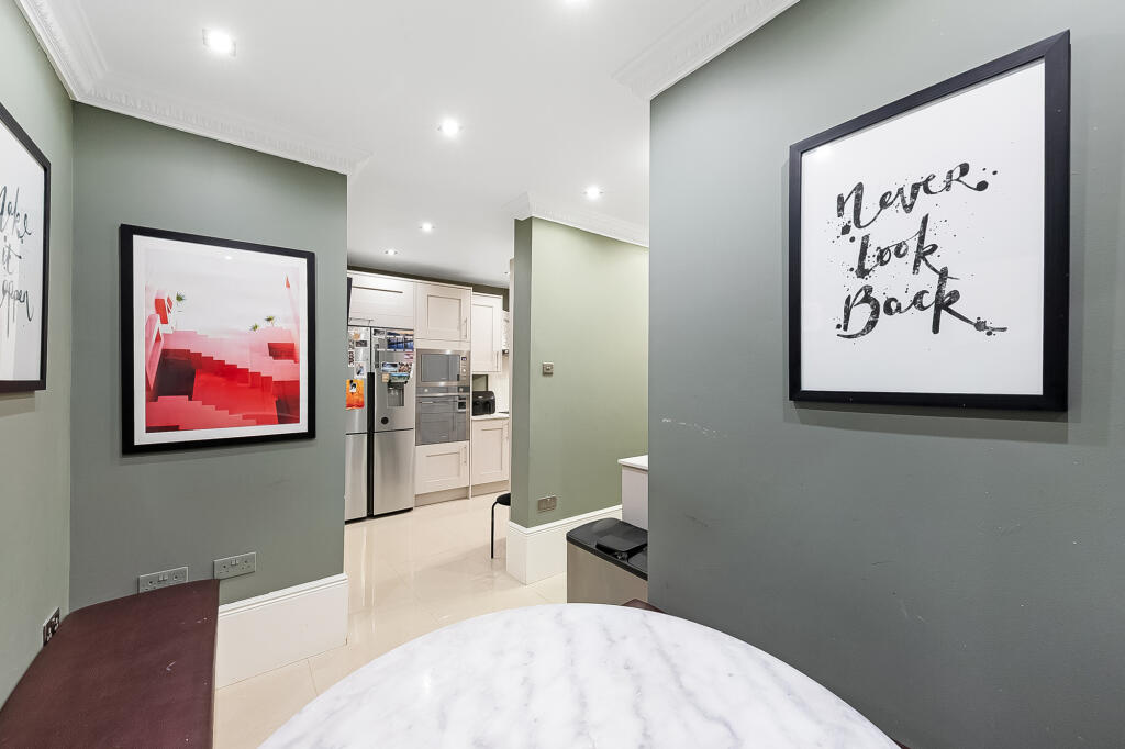 Apartment in London, London Borough of Bromley - View 4