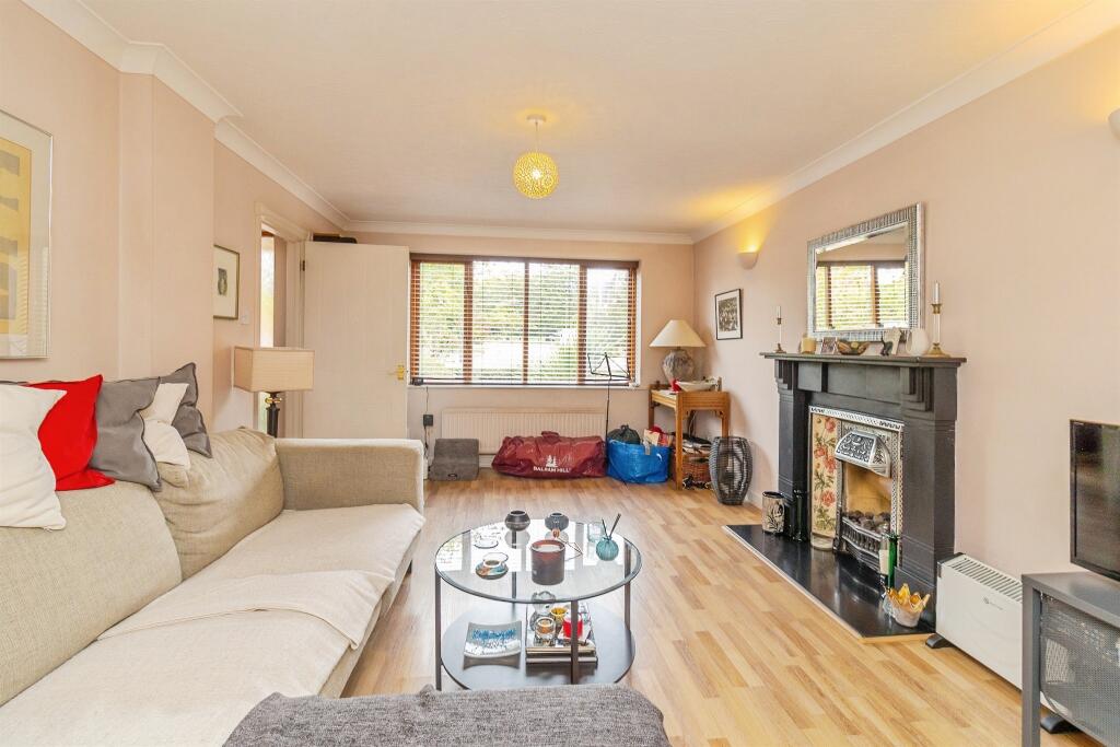 House in Milton Keynes, Wavendon Gate - More