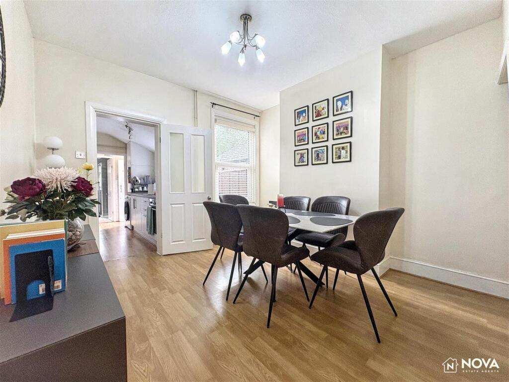 House in Luton, New Town - View 2