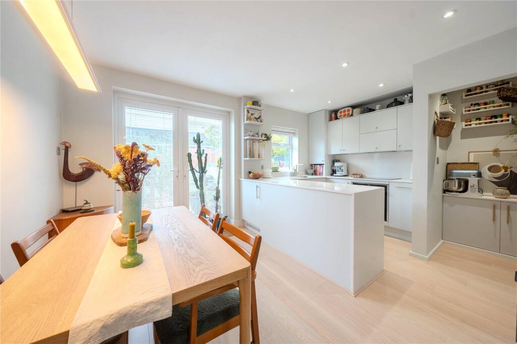 Longfield Drive, Rodley, Leeds photo 4