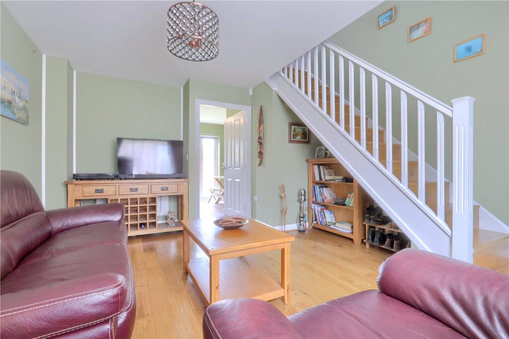 Low Farm Drive, Redcar, TS10 photo 2