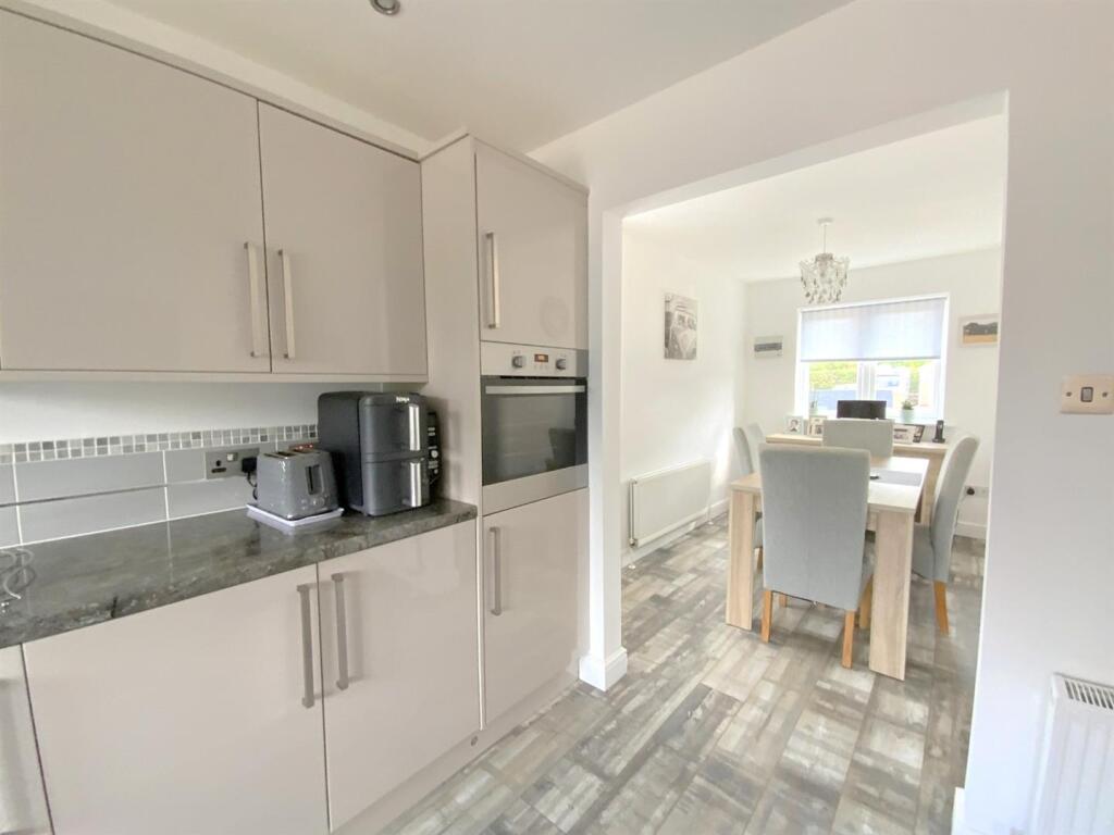 Crofters Grove, New Waltham photo 3