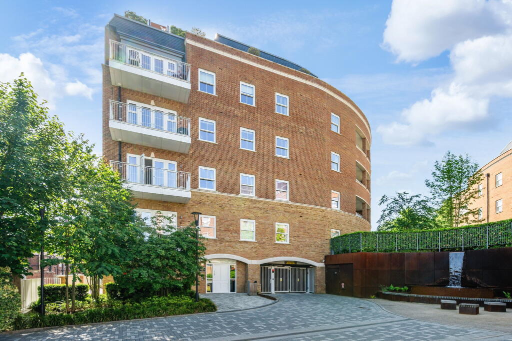 Main image of property: Oxted, RH8 0GN