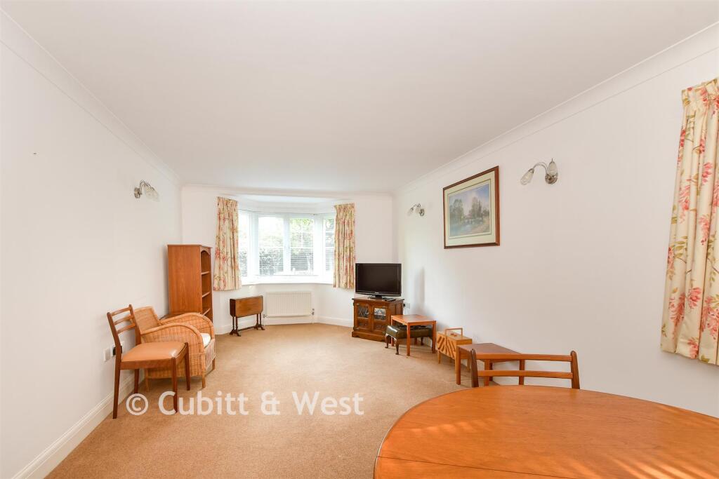 Apartment in Redhill - View 3