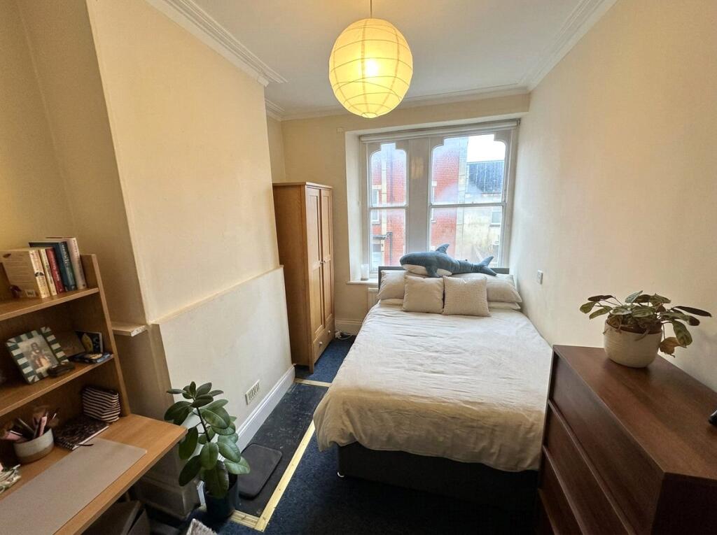 6 bedroom house for rent