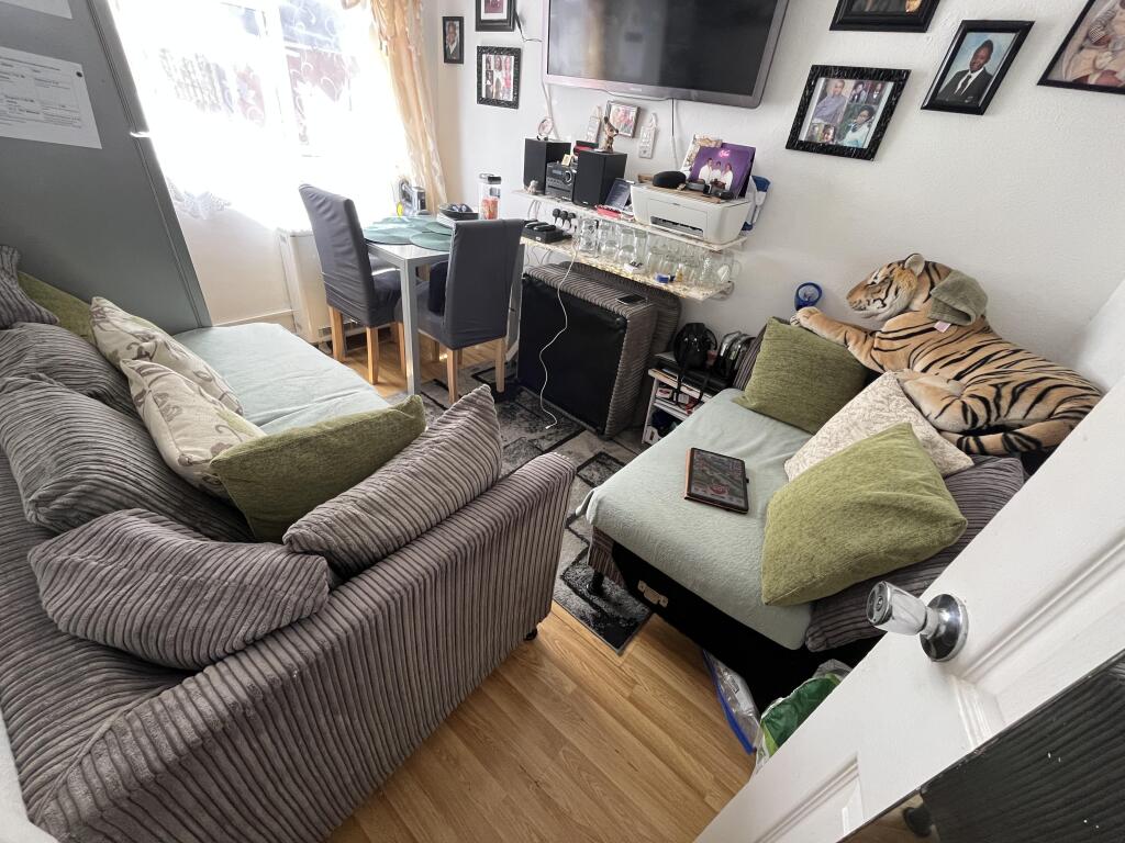 12 Combe Road, Tilehurst, Reading, Berkshire, RG30 photo 5