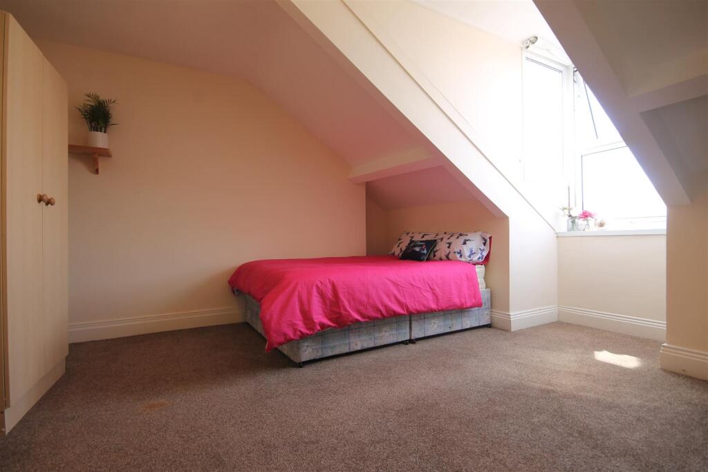 House in Newcastle upon Tyne, Jesmond - More