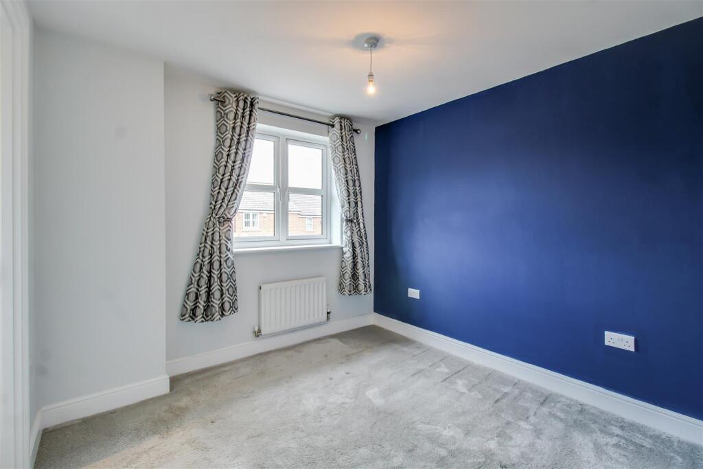 House in Leeds, Middleton - More