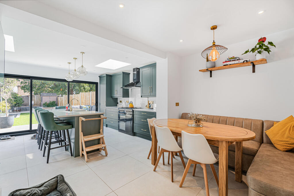 House in Sunbury-on-Thames, Kempton Park - View 3