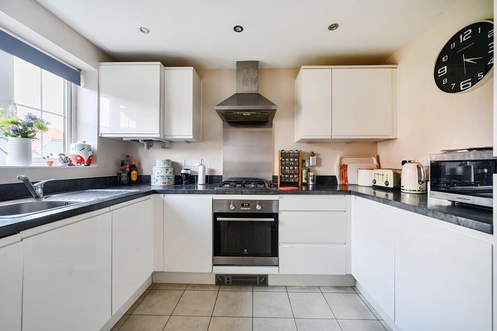 Holmes Road, Bishopdown, SP1 photo 3