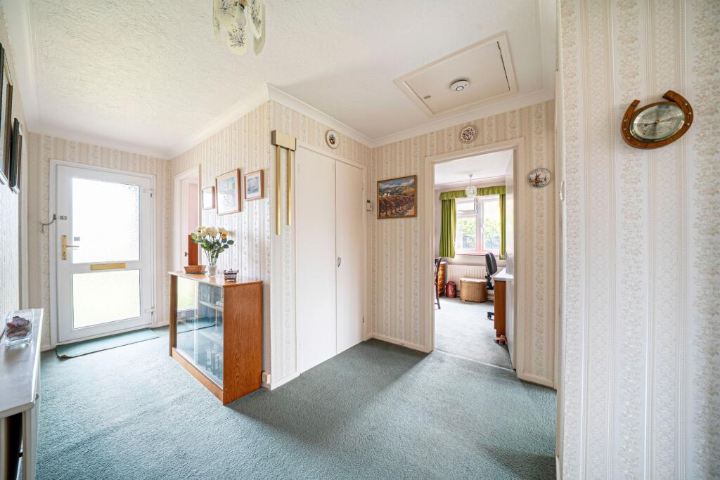 Hedge End Road, Andover, SP10 photo 2