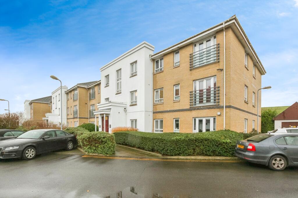 2-bed flat on Sovereign Heights, Slough, SL3, £200,000