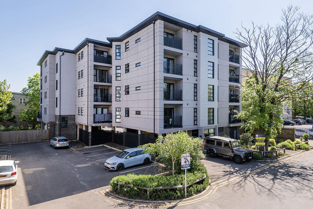 Main image of property: 2 Bedroom Apartment with Allocated Parking, 59 Maidstone Road, Tonbridge