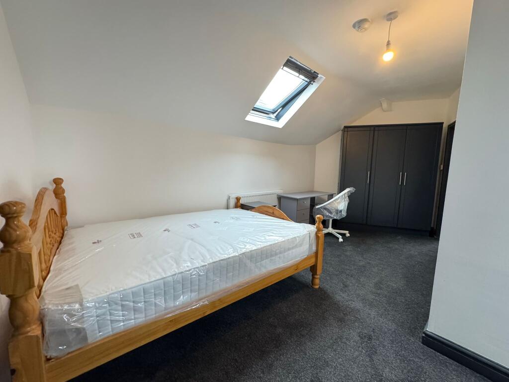 Main image of property: Flat 4, 1a Burley Street, LS3 1LD